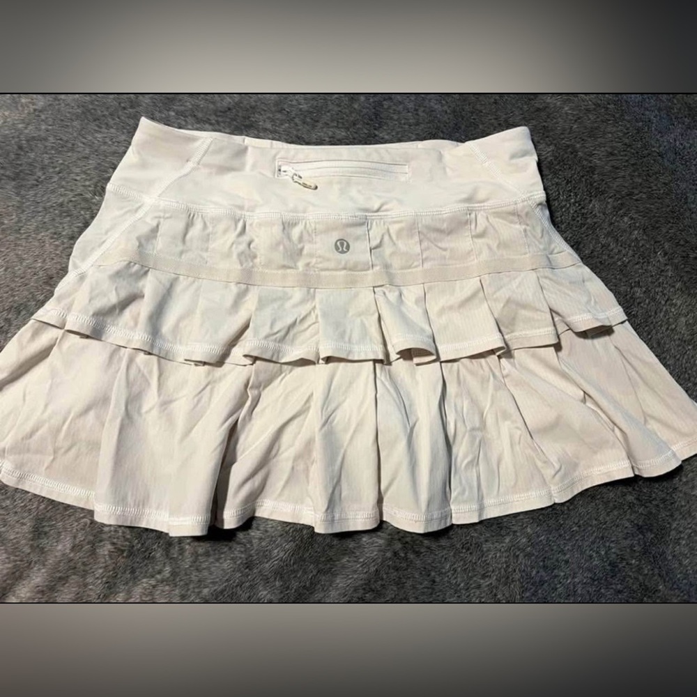 Lululemon white tiered tennis skirt